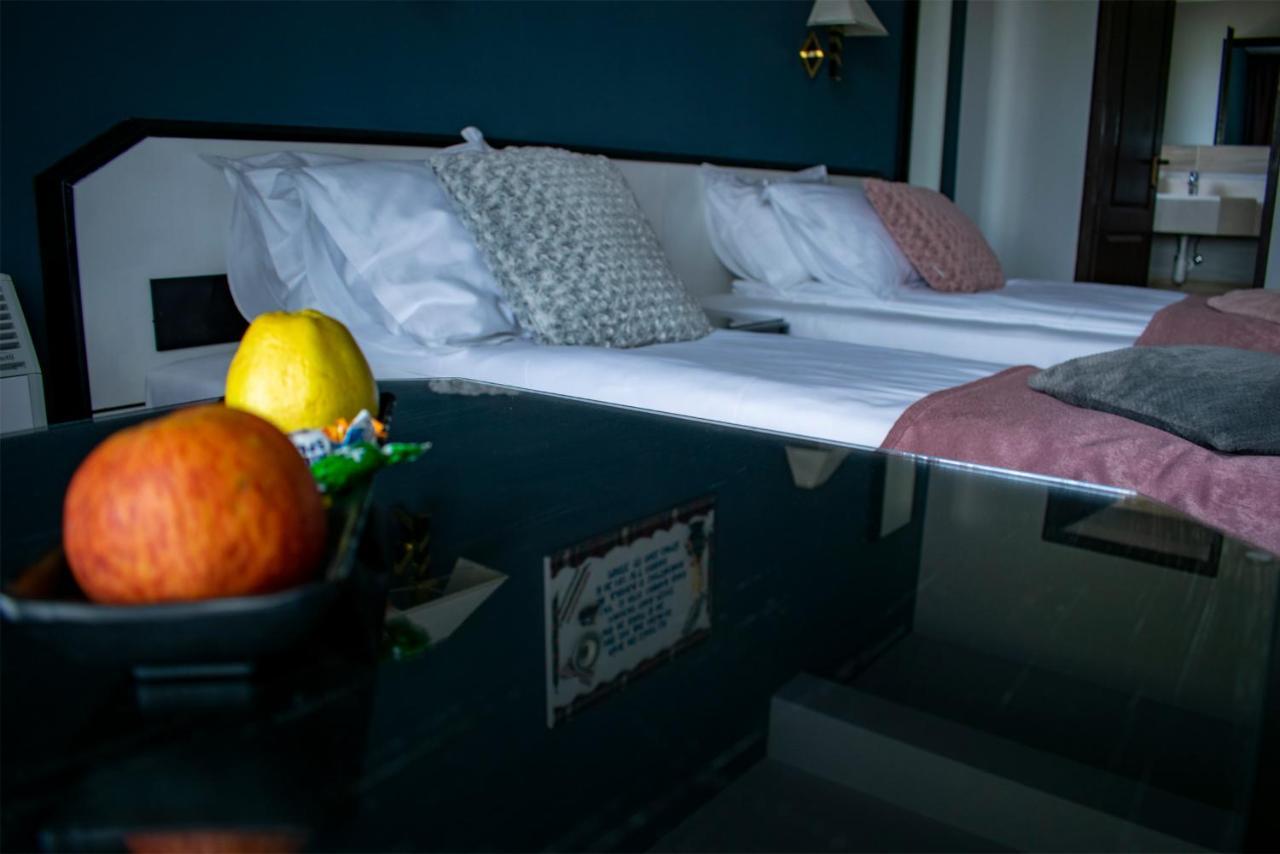 La Conacul Vesel Hotel ซาพึนซา ภายนอก รูปภาพ
