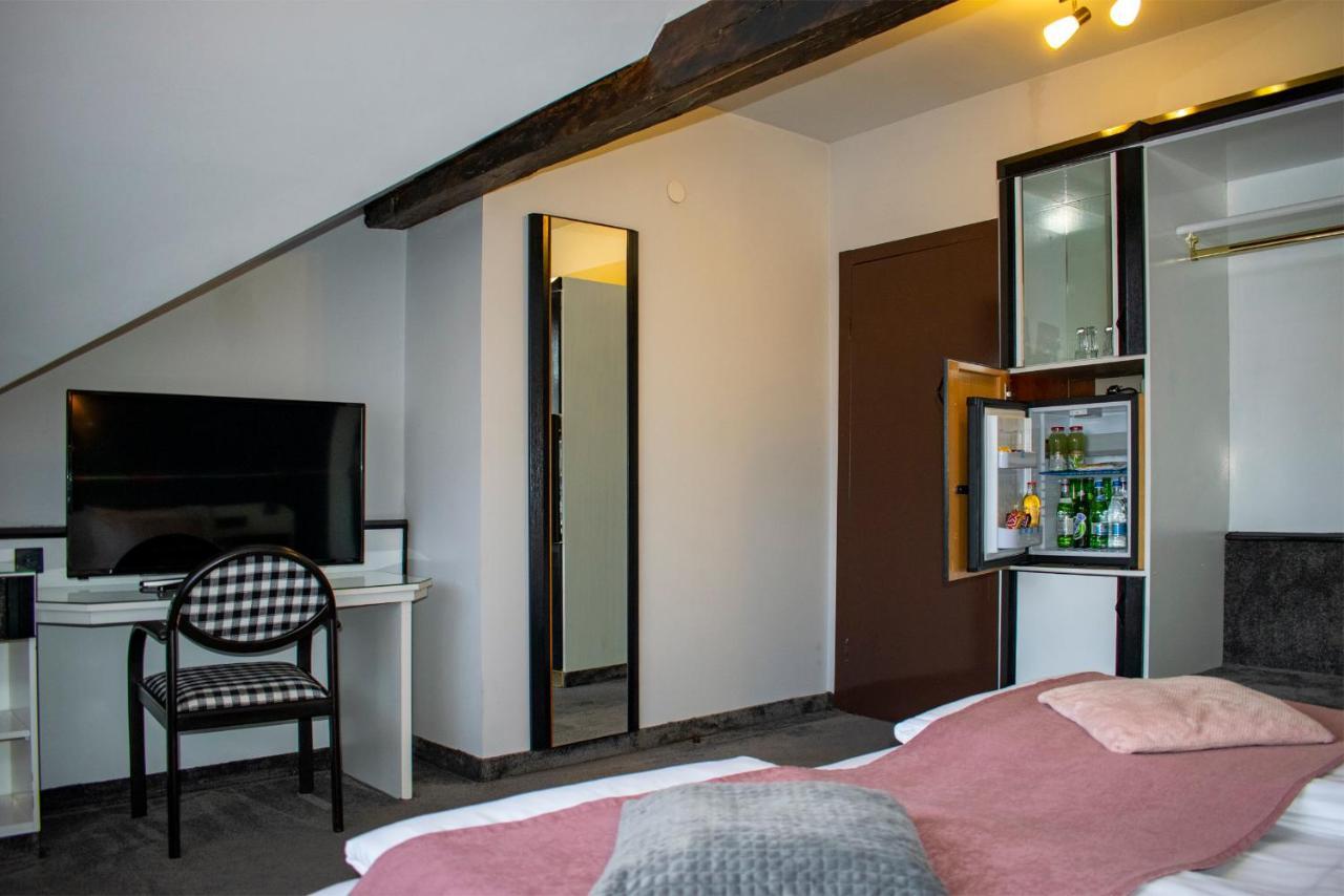 La Conacul Vesel Hotel ซาพึนซา ภายนอก รูปภาพ