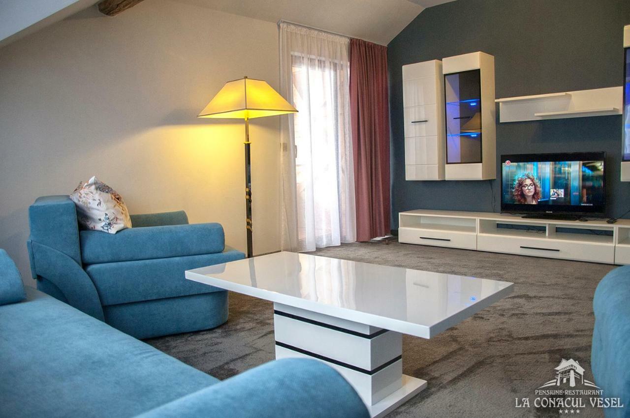La Conacul Vesel Hotel ซาพึนซา ภายนอก รูปภาพ