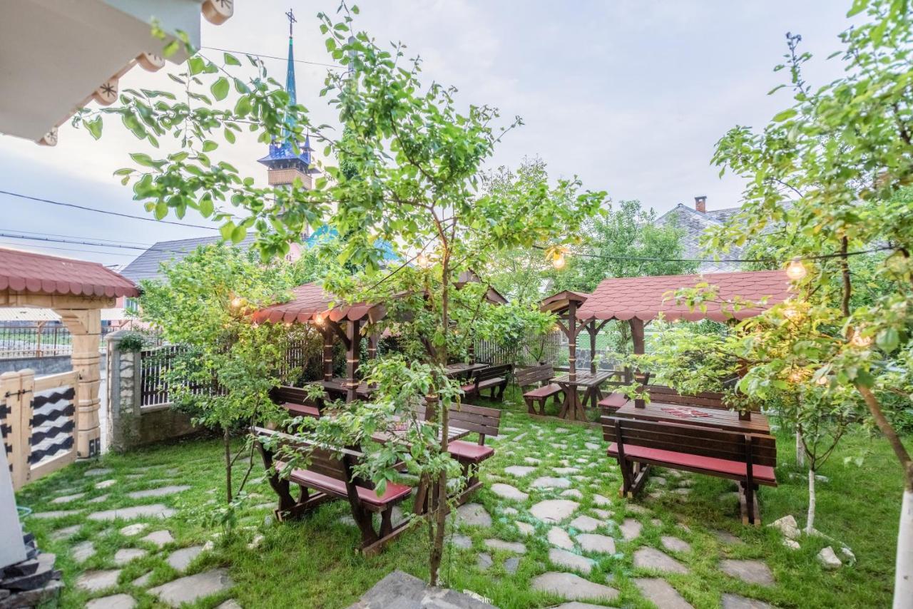 La Conacul Vesel Hotel ซาพึนซา ภายนอก รูปภาพ