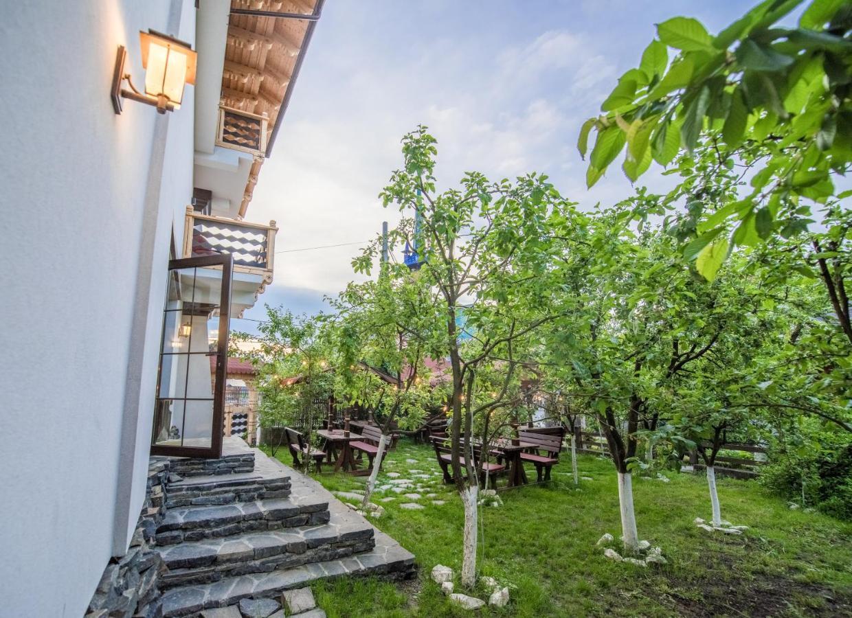La Conacul Vesel Hotel ซาพึนซา ภายนอก รูปภาพ